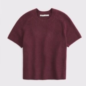 Abercrombie & Fitch skimming Crew Sweater tee